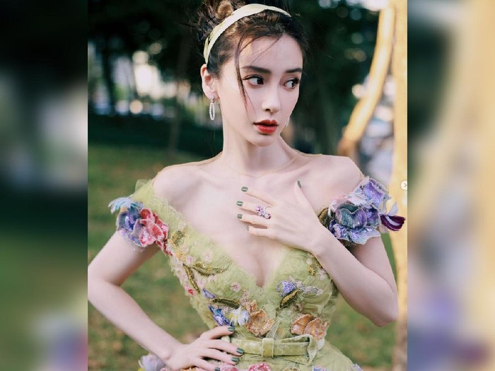 Artis China Dilarang Gunakan Bahasa Asing, Penggemar Angelababy Protes